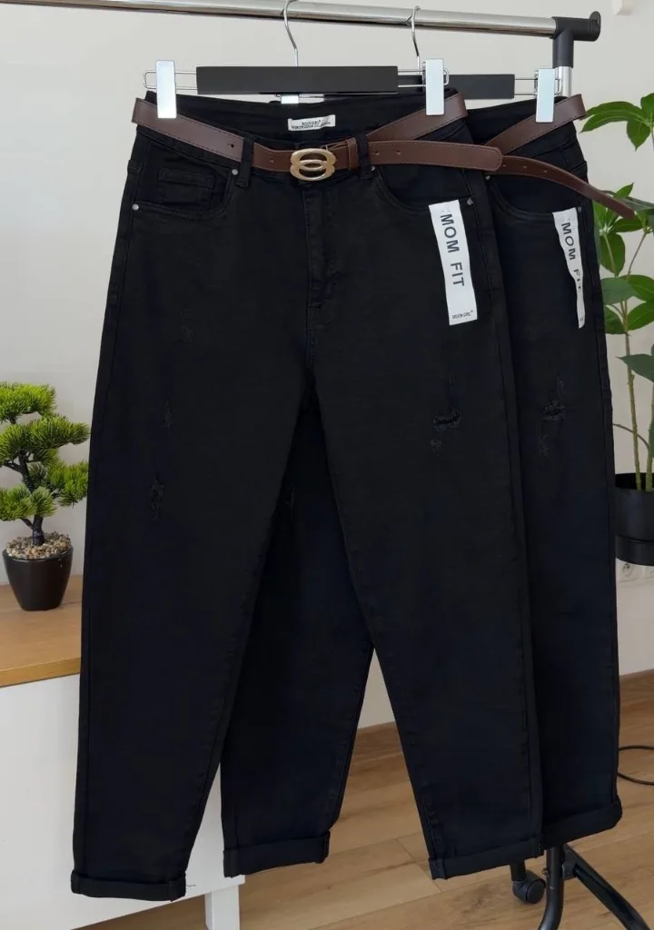 Чорні Mom Fit з потертістю 652